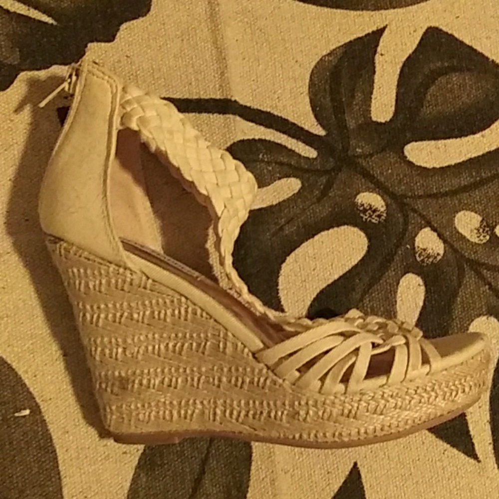 Shoes - Picture 4 of 4